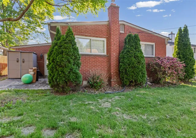Photo 3 of Single family home for sale at 30772 J Carls St, Roseville, MI 48066 | MLS# 20261042523 | Listing updated on 2026-08-02