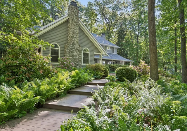 4th image of 18353 Forest Beach Dr, New Buffalo, MI 49117 | MLS# 69026027872