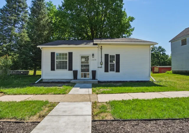 1st image of 209 S River St, Evart, MI 49631 | MLS# 72026027879