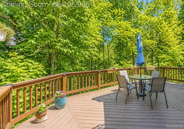 Homes for sale in Commerce Charter Township Oakland, MI | 425 Cherry Grove Ln, Commerce Charter Township Oakland, MI 48390 | MLS# 20261042541