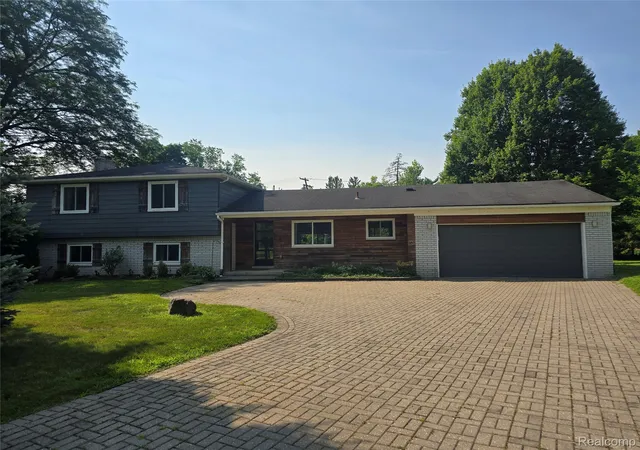Photo 1 of Single family home for sale at 24697 S Cromwell Dr, Franklin, MI 48025 | MLS# 20261042558 | Listing updated on 2026-08-01