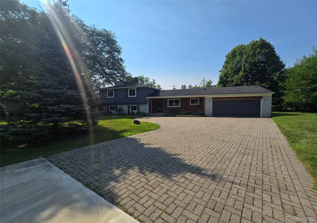 Photo 2 of Single family home for sale at 24697 S Cromwell Dr, Franklin, MI 48025 | MLS# 20261042558 | Listing updated on 2026-08-01