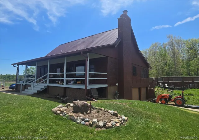 Photo 2 of Single family home for sale at 6827 Lapeer Rd, Kimball, MI 48074 | MLS# 20261042562 | Listing updated on 2026-08-04