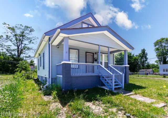 Photo 2 of Single family home for sale at 6427 Linsdale St, Detroit, MI 48204 | MLS# 20261042607 | Listing updated on 2026-08-18