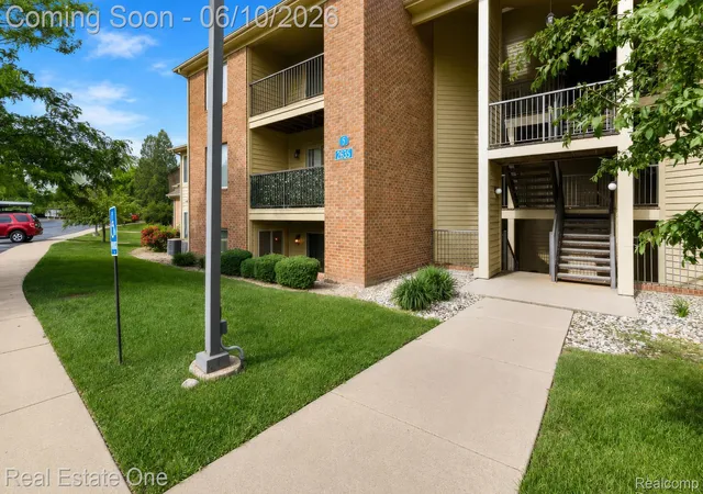 2nd image of 2635 Greenstone Blvd, Auburn Hills, MI 48326