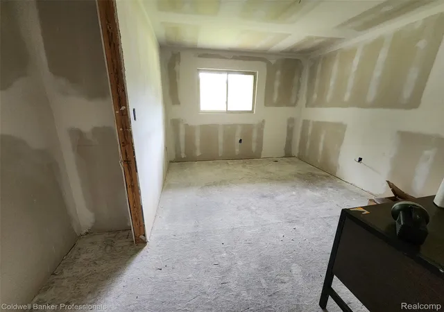 Photo 2 of Single family home for sale at 27391 Spring Arbor Dr, Southfield, MI 48076 | MLS# 20261042618 | Listing updated on 2026-07-06