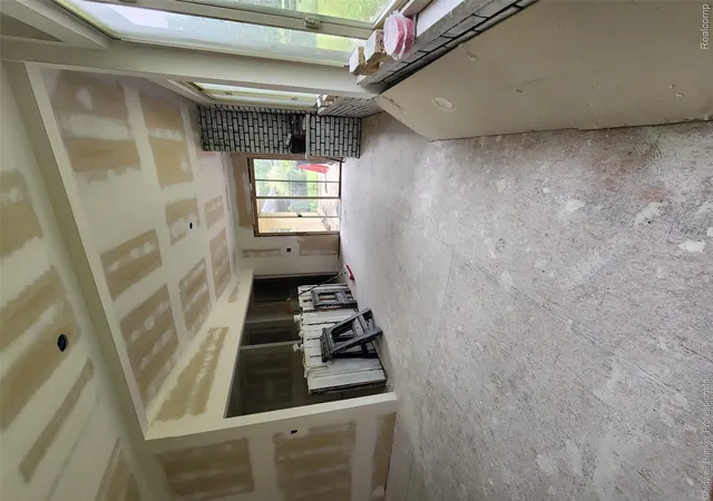 Photo 4 of Single family home for sale at 27391 Spring Arbor Dr, Southfield, MI 48076 | MLS# 20261042618 | Listing updated on 2026-07-06