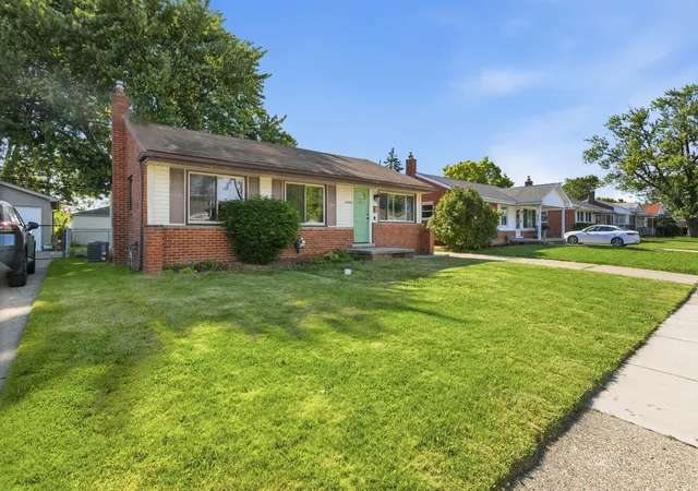 Photo 2 of Single family home for sale at 28604 Bohn St, Roseville, MI 48066 | MLS# 81026027922 | Listing updated on 2026-09-07