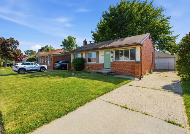 Photo 3 of Single family home for sale at 28604 Bohn St, Roseville, MI 48066 | MLS# 81026027922 | Listing updated on 2026-09-07
