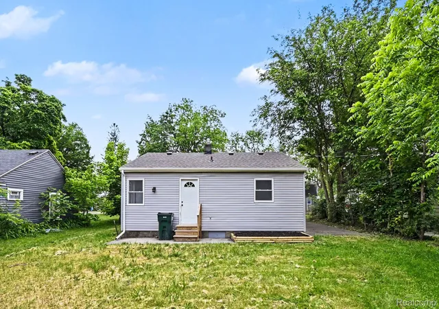 5th image of 3235 Young Ave, Lansing, MI 48906 | MLS# 20261042634