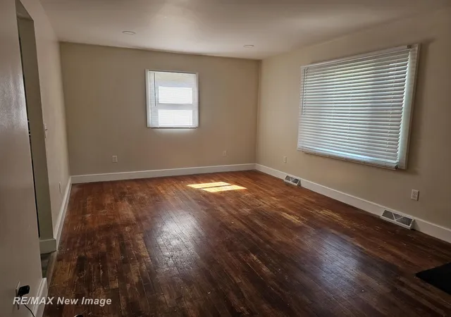 Photo 4 of Single family home for sale at 2126 Hammel St, Saginaw, MI 48601 | MLS# 61050210620 | Listing updated on 2026-09-16