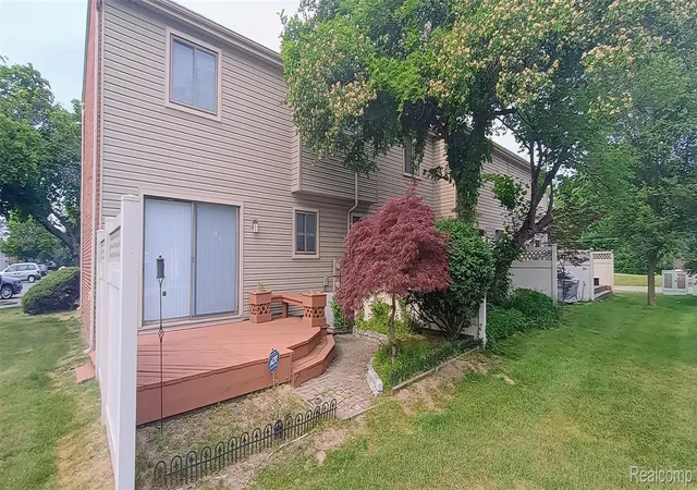 Listing Photo 2 - Condo for sale in building located at 7506 Culpepper Ct, Westland, MI 48185