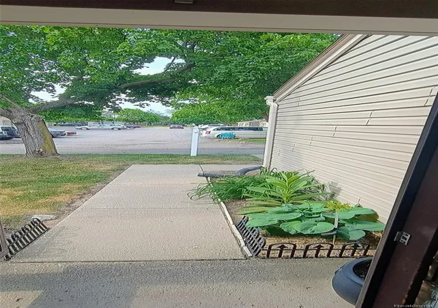 Listing Photo 4 - Condo for sale in building located at 7506 Culpepper Ct, Westland, MI 48185