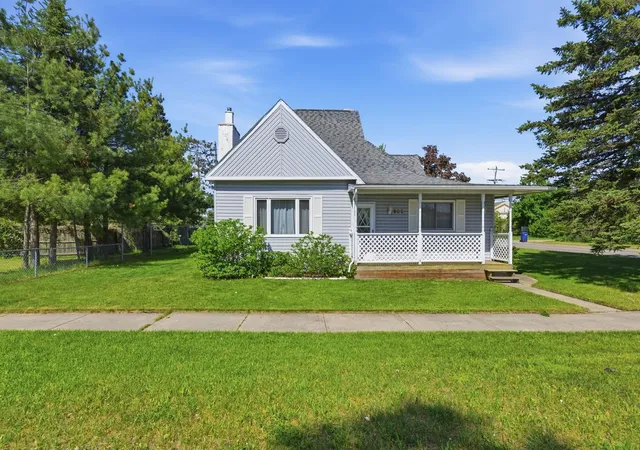 Photo 1 of Single family home for sale at 502 S Court Ave, Gaylord, MI 49735 | MLS# 78080069410 | Listing updated on 2026-06-12