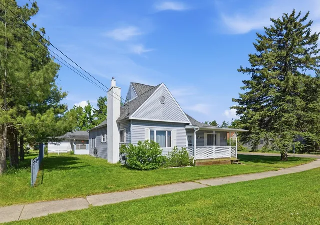 Photo 4 of Single family home for sale at 502 S Court Ave, Gaylord, MI 49735 | MLS# 78080069410 | Listing updated on 2026-06-12