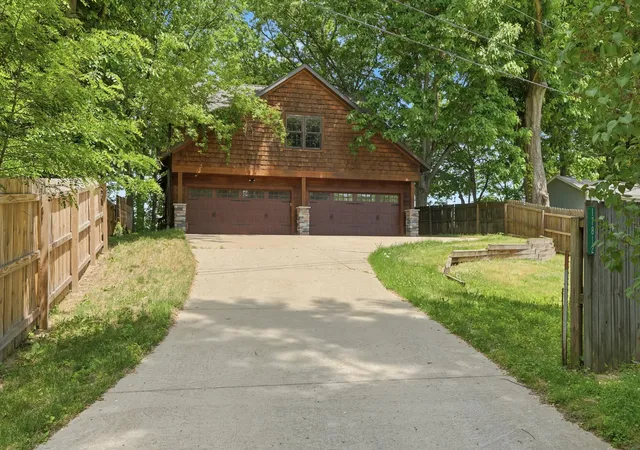 Photo 3 of Single family home for sale at 17812 Arnwine Dr, Vandalia, MI 49095 | MLS# 65026027941 | Listing updated on 2026-06-10