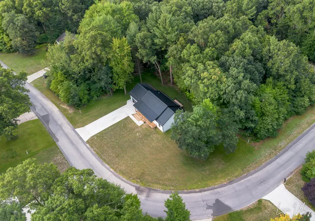 Photo 4 of Single family home for sale at 5527 E Samantha Ln, Twin Lake, MI 49457 | MLS# 71026027942 | Listing updated on 2026-09-14