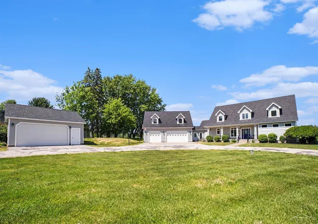 Photo 2 of Single family home for sale at 5814 M 30 Rd, Gladwin, MI 48624 | MLS# 61050210628 | Listing updated on 2026-09-04