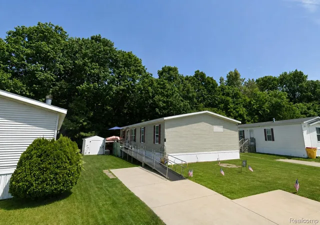 2nd image of 4229 Hillary Crk, Burton, MI 48519 | MLS# 20261042702