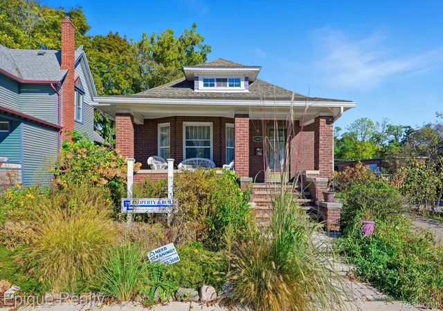 Photo 1 of Single family home for sale at 33432 Oakland St, Farmington, MI 48335 | MLS# 20261042709 | Listing updated on 2026-07-19