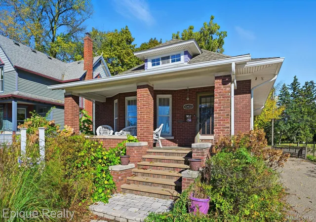 Photo 2 of Single family home for sale at 33432 Oakland St, Farmington, MI 48335 | MLS# 20261042709 | Listing updated on 2026-07-19