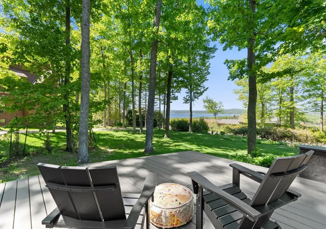 4th image of 1425 Bay View Hts, Petoskey, MI 49770 | MLS# 78080069413