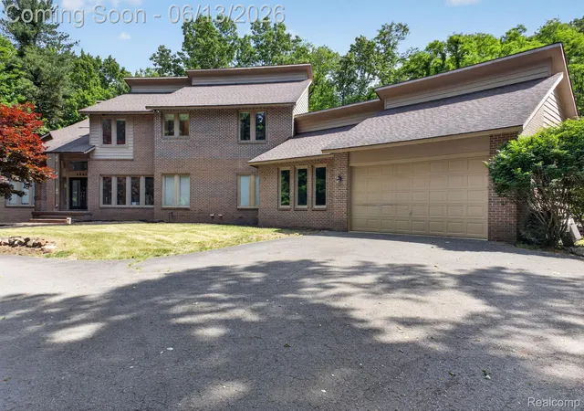 5th image of 9961 Cross Creek Dr, South Lyon, MI 48178 | MLS# 20261042762
