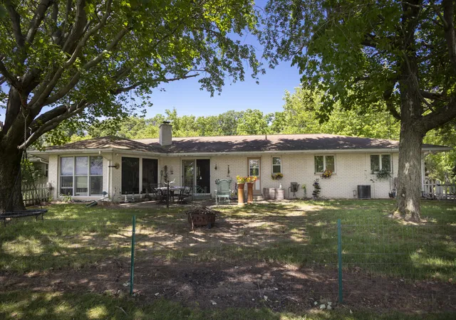 Photo 3 of Single family home for sale at 1550 E Y Ave, Vicksburg, MI 49097 | MLS# 66026027984 | Listing updated on 2026-09-11