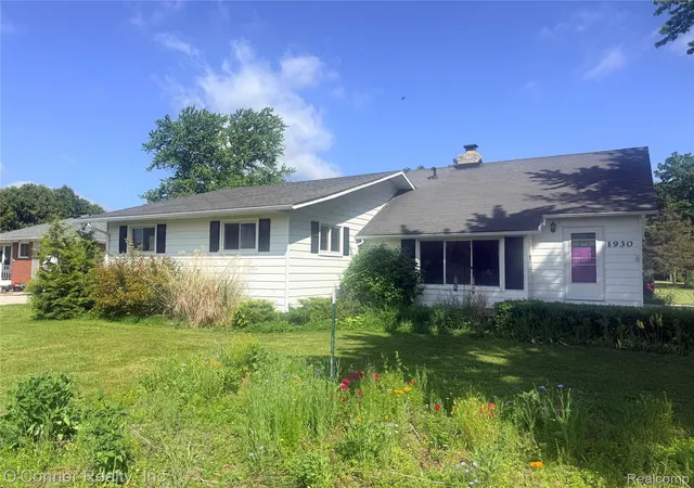 Photo 1 of Sale Pending at 1930 Gratiot Blvd, Marysville, MI 48040 | MLS# 20261042772 | Listing updated on 2026-09-17