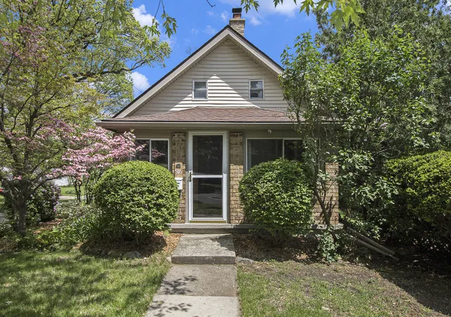 Listing Photo 5 - Condo for sale in building located at 916 Brooks St, Ann Arbor, MI 48103