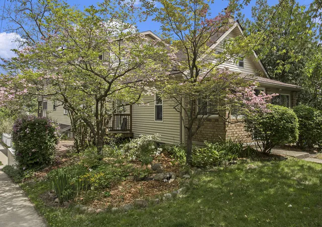 1st image of 916 Brooks St, Ann Arbor, MI 48103 | MLS# 65026028048