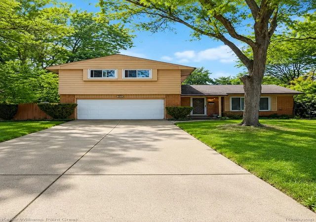 Photo 1 of Single family home for sale at 28266 Tapert Dr, Southfield, MI 48076 | MLS# 20261042899 | Listing updated on 2026-08-20