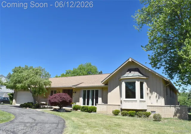 Photo 1 of Sale Pending at 5324 Greenbriar Dr, West Bloomfield, MI 48323 | MLS# 20261042931 | Listing updated on 2026-07-17