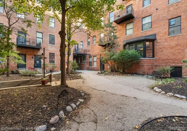 4th image of 6533 E Jefferson Ave #307, Detroit, MI 48207 | MLS# 20261043009