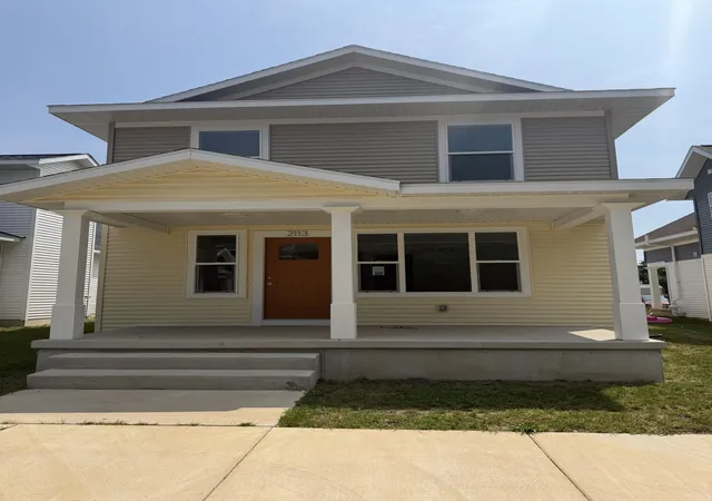 1st image of 2113 Willard Ave Se, Grand Rapids, MI 49507 | MLS# 71026028122