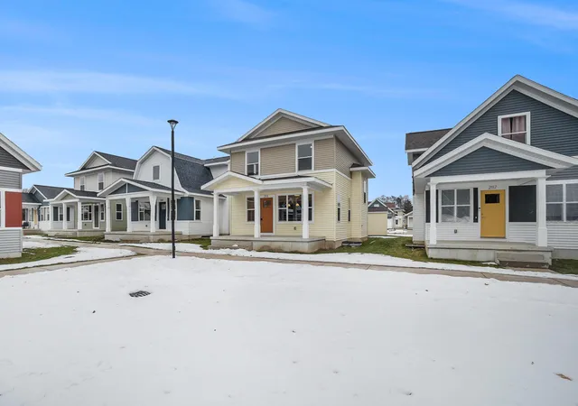2nd image of 2113 Willard Ave Se, Grand Rapids, MI 49507 | MLS# 71026028122