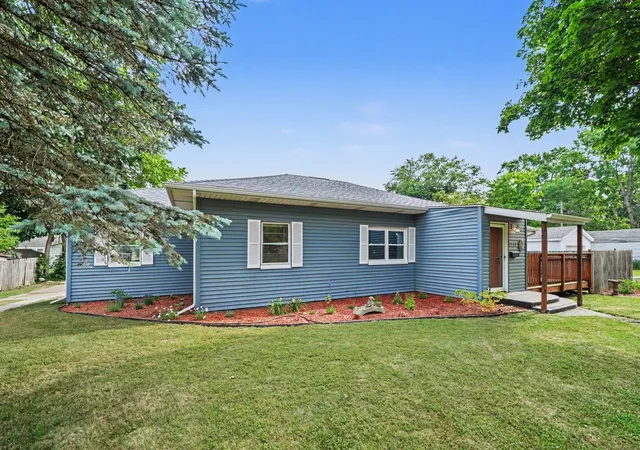 Photo 3 of Single family home for sale at 1333 Cass St, Niles, MI 49120 | MLS# 69026028136 | Listing updated on 2026-06-18