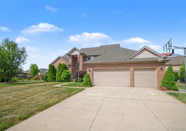 Photo 3 of Single family home for sale at 26820 Alderman Ct, Harrison Township, MI 48045 | MLS# 20261043076 | Listing updated on 2026-07-06