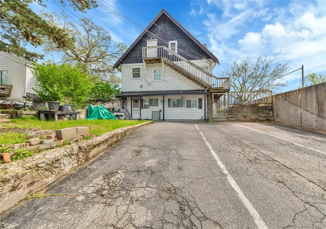 Photo 2 of Multi family home for sale at 2952 Prynne St, Keego Harbor, MI 48320 | MLS# 20261043095 | Listing updated on 2026-07-06