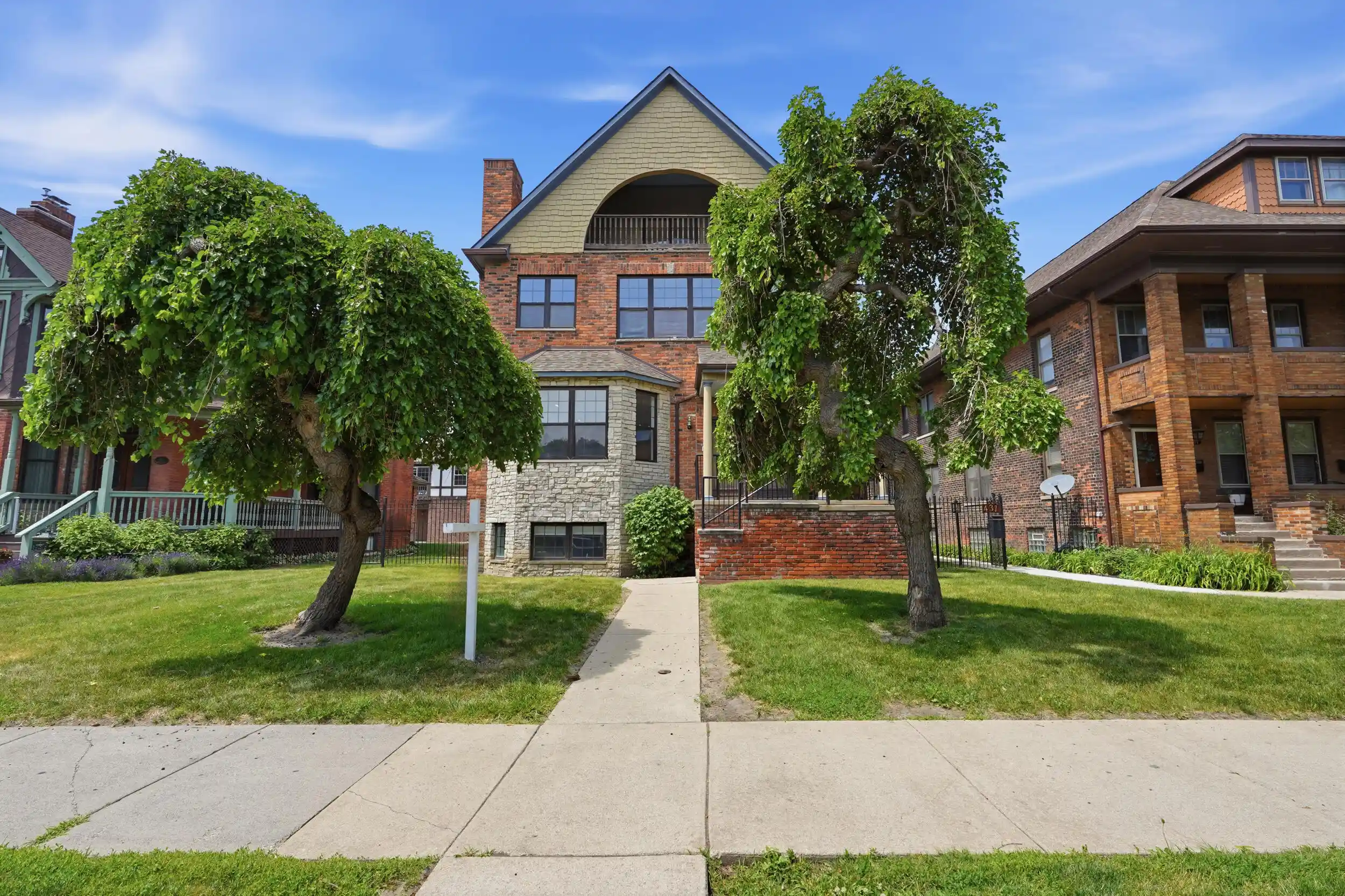 Listing Photo 2 - Condo for sale in 429 E Fry St located at 429 E Fry St, Detroit, MI 48202 - Unit 429 E Ferry St