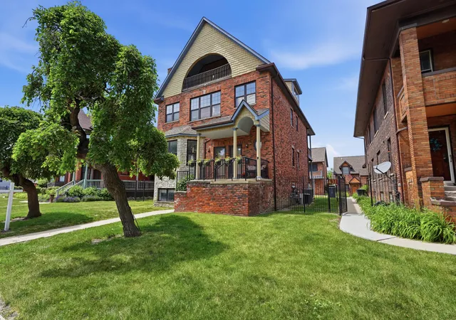 3rd image of 429 E Ferry St #8, Detroit, MI 48202 | MLS# 81026028144