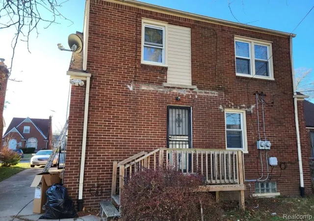Listing Photo 2 - Condo for sale in building located at 19690 Cliff St, Detroit, MI 48234