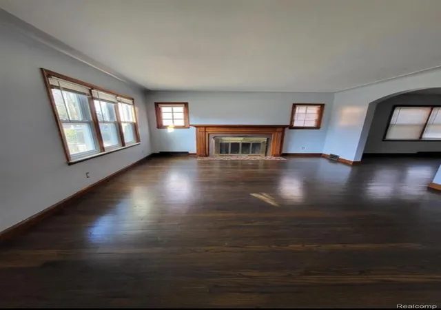 Listing Photo 3 - Condo for sale in building located at 19690 Cliff St, Detroit, MI 48234