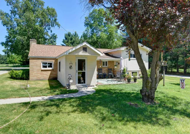 Photo 1 of Single family home for sale at 10741 N Long Lake Rd, Traverse City, MI 49685 | MLS# 78080069453 | Listing updated on 2026-09-04