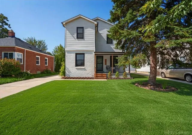 Photo 2 of Single family home for sale at 2519 Phillips Ave, Berkley, MI 48072 | MLS# 58050210766 | Listing updated on 2026-07-22