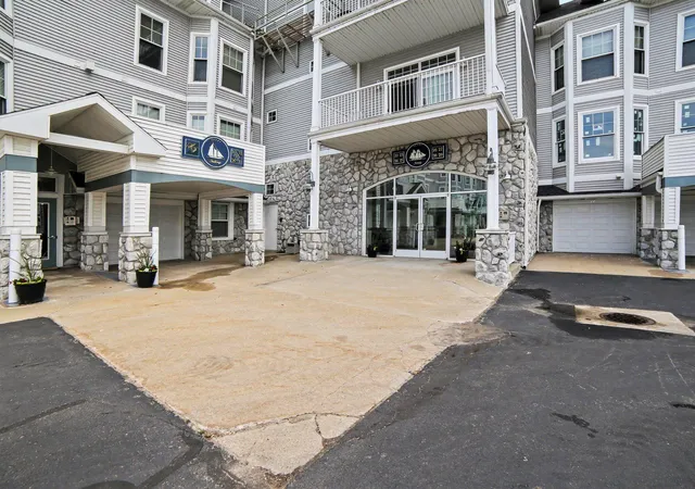2nd image of 300 S Rath Ave, Ludington, MI 49431