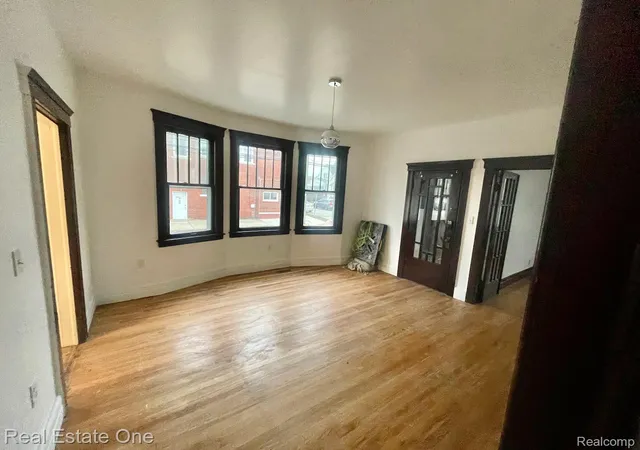 16th image of 2600 Zinow St, Hamtramck, MI 48212 | MLS# 20261043167