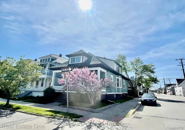2nd image of 2600 Zinow St, Hamtramck, MI 48212 | MLS# 20261043167