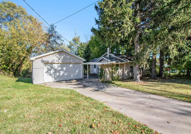 1st image of 1005 E Front St, Buchanan, MI 49107 | MLS# 69026028192