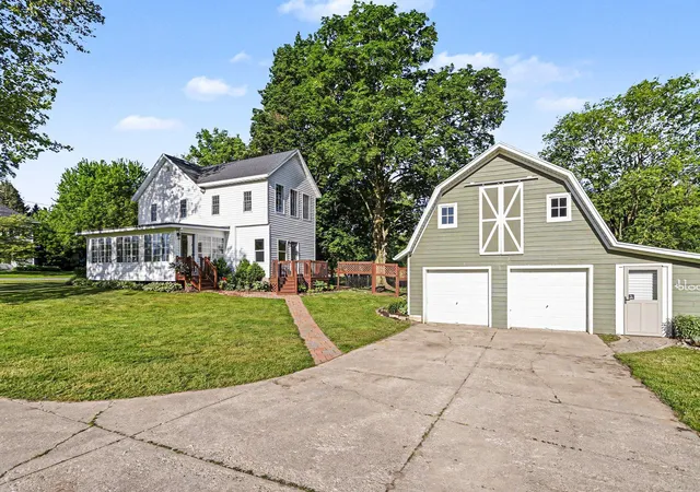 Photo 1 of Single family home for sale at 2175 E Hinchman Rd, Berrien Springs, MI 49103 | MLS# 69026028191 | Listing updated on 2026-07-29
